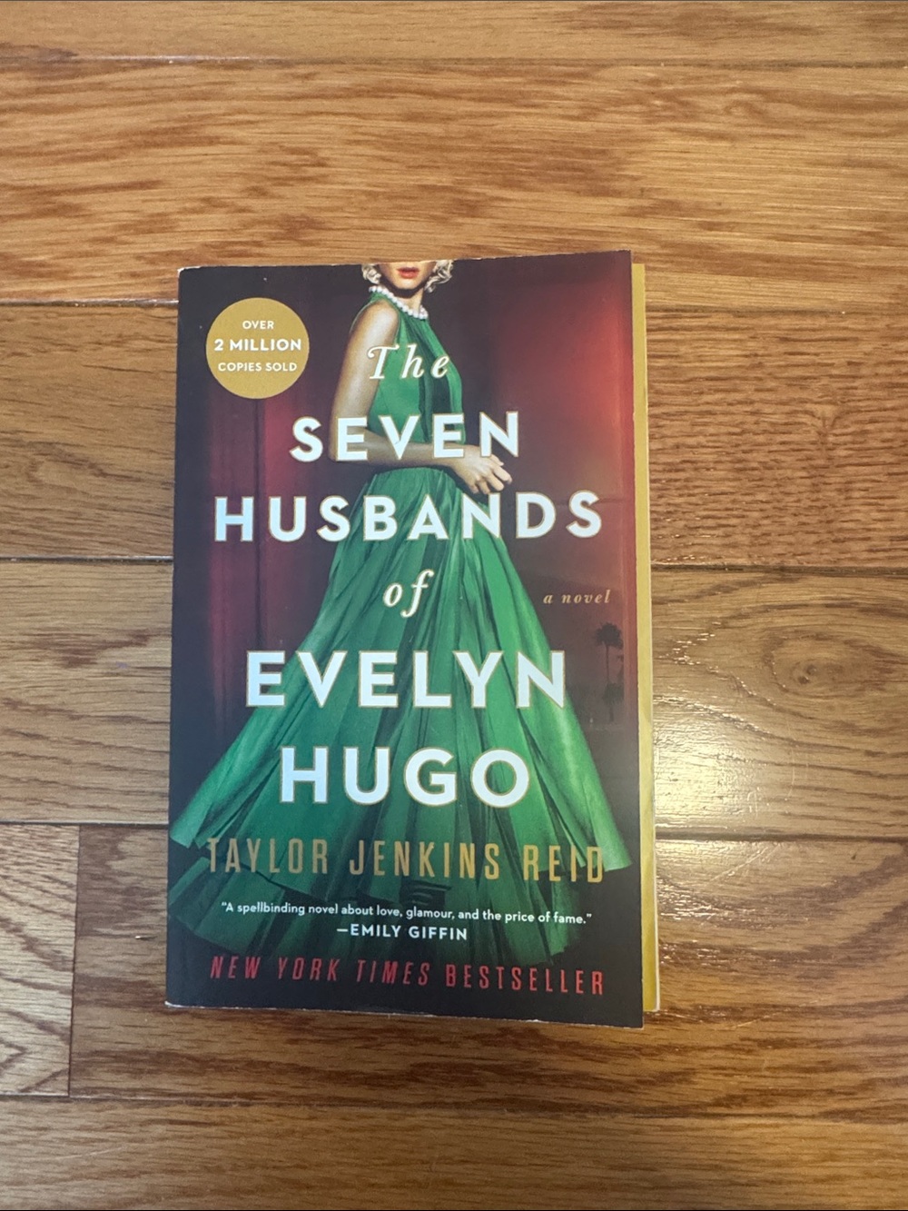 The Seven Husbands of Evelyn Hugo by Taylor Jenkins Reid - Green Cover Paperback